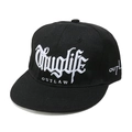 Dettaglio del ricamo 3D Thug Life su cappello hip-hop nero con visiera piatta - Nero Solido (A)