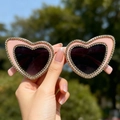 Occhiali da sole rosa a forma di cuore con doppia fila di strass e lenti scure - Rosa Loto