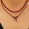 Collar de doble capa con cuentas y colgante de lazo burdeos en modelo mujer - Doble Capa / Conjunto de 2 piezas superpuestas (Estilo 09)
