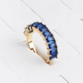 Bague dorée avec pierres de zircon bleues rectangulaires et sertissage à griffes - Ouvert Réglable / Bleu