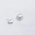 Ciondoli a cuore in argento sterling S925 spazzolato in due misure su seta bianca - Cuore spazzolato da 13MM / Oro bianco