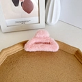 Pince à cheveux demi-lune en peluche rose en fausse fourrure sur plateau en liège - Rose Orangé