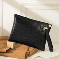 Cartera de mano minimalista negra con motivo de cocodrilo, asa de aro plateado y correa - Estilo de Patrón de Cocodrilo / Patrón de Cocodrilo Negro