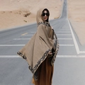 Poncho à capuche ethnique marron avec bordure florale pour voyage et extérieur - LM309 Bordure Florale - Camel