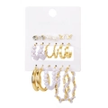 9-delige set gouden oorbellen met vlinders en parels op een displaykaart voor sieraden - Gouden Stijl (AD-9664-1)