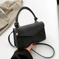 Borsa a tracolla moderna nera con manico annodato e dettagli in metallo dorato - Nero