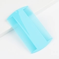 Double-sided fine-tooth flea comb in bright blue plastic for pet grooming and cleaning - M / Blue