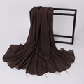 Dettaglio dello scialle in chiffon marrone scuro con tubi metallici dorati e perle raffinate - 175cm / caffè