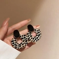 Orecchini geometrici traforati a scacchi bianchi e neri oversize in stile retrò - Scacchiera Bianca e Nera (5#)