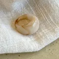 Retro cremeweißer Marmor-Resin-Ring mit geometrischem minimalistischem ovalem Design - Cremeweiß Marmor