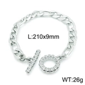 Silbernes Figaro-Armband mit doppeltem Totenkopf-Knebelverschluss und Perlen mit Diamantmuster - Silberner Figaro-Kettenstil (KB143953-Z)
