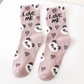 Rosa Baumwollsocken mit Panda- und Herzmuster sowie LOVE ME-Schriftzug - Taro Lila/Panda