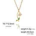 Goldene Edelstahlkette mit hellviolettem Emaille-Blütenanhänger und grünen Blattdetails - Goldfarbe - Schneeglöckchen