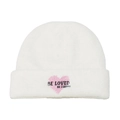 Detalle del gorro de punto blanco con bordado de corazón rosa y texto BE LOVED - M (56-58cm) / Blanco