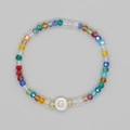 Dettaglio del bracciale con perline di cristallo sfaccettate e lettera G dorata - Lettera G