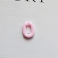 Macro di una maglia di catena in acrilico rosa per gioielli fai-da-te e accessori - Rosa
