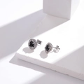 Puce d'oreille carrée argentée avec pierre noire et micro-diamants incrustés en titane - Style Argent Pierre Noire (ER-451)