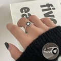 Silberner Perlenring mit schwarzer Einlage und Herzmotiv, verstellbar für Damen im Retro-Stil - Einstellbar Offen / Perlenband Schwarzherz Offener Stil (JZ9940)