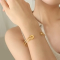 Eleganter goldener Sicherheitsnadel-Armreif für Damen mit minimalistischem Design - Sicherheitsnadel Armreif (Z206-Gold)