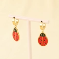 Boucles d oreilles créoles en acier doré avec pendentifs coccinelle en émail rouge - Style Coccinelle en Émail Lisse (KE120143-SXSJ)