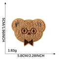 Toppa orsetto ricamata in spugna con occhiali e fiocco rosso, misura 5cm per 5,8cm - Orso Bruno con Occhiali e Papillon-4.8*5.8cm