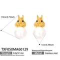 Detalle de pendientes de ardilla con perla artificial en acero inoxidable pulido - Pendientes de oro