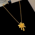 Dettaglio della collana con ciondolo a forma di palma dorata con finitura in metallo lucido - Oro (Collana)