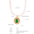 Collana di perle d'acqua dolce con ciondolo in acciaio al titanio e pietra verde - Collana Perla Pendente Girasole (P1515)