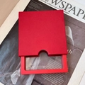 Elegante caja de joyería deslizante roja con ventana y acabado mate de lujo - Rojo en Blanco con Muesca/Interior 9x9x2cm