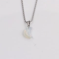 Collar de cadena de cuerda plateada con colgante de media luna de opale blanco para mujer - Color Opalita