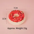 Modèle de donut en PU rouge avec vermicelles colorés 7cm jouet décoratif lent rebond - Rouge