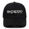 Klassische schwarze Baumwoll-Basecap mit weißer YES DADDY Bestickung auf der Vorderseite - Verstellbar / Schwarz