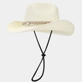 Détail d'un chapeau de cow-boy en paille crème avec bande bohème et cordon réglable - Ivoire