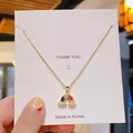 Collier en titane doré avec pendentif nuage arc-en-ciel coloré sur carte d'origine - Zircone Arc-en-Ciel