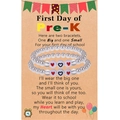 Set de bracelets en perles mère-fille avec perles cœurs sur carte cadeau Pre-K - Carte Pre-K