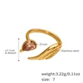Anello in acciaio inossidabile dorato con piuma e zircone marrone a goccia - US 7 / Oro Zircone Champagne (A508)