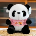Süße Panda-Plüschpuppe im rosa T-Shirt mit China-Stickerei als Souvenirgeschenk - China T-Shirt Panda-Rosa / 25cm