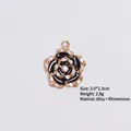 Ciondolo a rosa in lega dorata con smalto nero e strass per accessori di gioielleria fai da te - Stile 1 Rosa Nera / Cornice Dorata