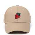 Gorra de béisbol de algodón caqui con bordado de fresa roja sobre fondo blanco - Ajustable / Caqui