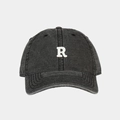 Détail du tissu noir délavé vintage et de la broderie blanche 3D lettre R sur la casquette - Réglable / Noir