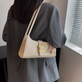 Sac baguette beige à motif crocodile avec boucle dorée et foulard en soie - Blanc Cassé