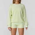 Damen Set aus hellgrünem Sweatshirt und Shorts mit weißen Streifendetails für Sport - S / Zitronengrün