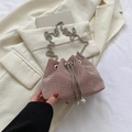 Roze strass emmertas met zilveren kettingriem en elegante parelbedeltjes - Roze