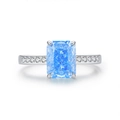 Anello in argento sterling S925 con zircone blu rettangolare e pietre laterali lucide - US 6 / Argento
