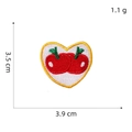 Dettaglio della toppa ricamata a cuore ciliegia con dimensioni 3,5x3,9 cm e peso 1,1 g - 4# Cuore Ciliegia Rossa