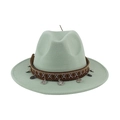Gros plan d'un chapeau fedora en feutre vert menthe avec bande ethnique - 58cm / Vert menthe