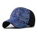 Schwarze Baseballkappe mit irisierenden blau-violetten Strasssteinen in der Seitenansicht - Verstellbar / Rhinestone Blau-Lila