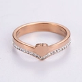 Elegante anillo de corazón en oro rosa con pavé de circonitas y banda minimalista - US 6 / Oro rosa