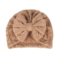 Détail du bonnet turban pour bébé en maille torsadée camel avec un grand nœud - Taille unique / Kaki