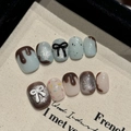 Faux ongles faits main marron chocolat avec nœud 3D et design de cœur à paillettes - Très Petit (XS) / Style Nœud Chocolat (2337)